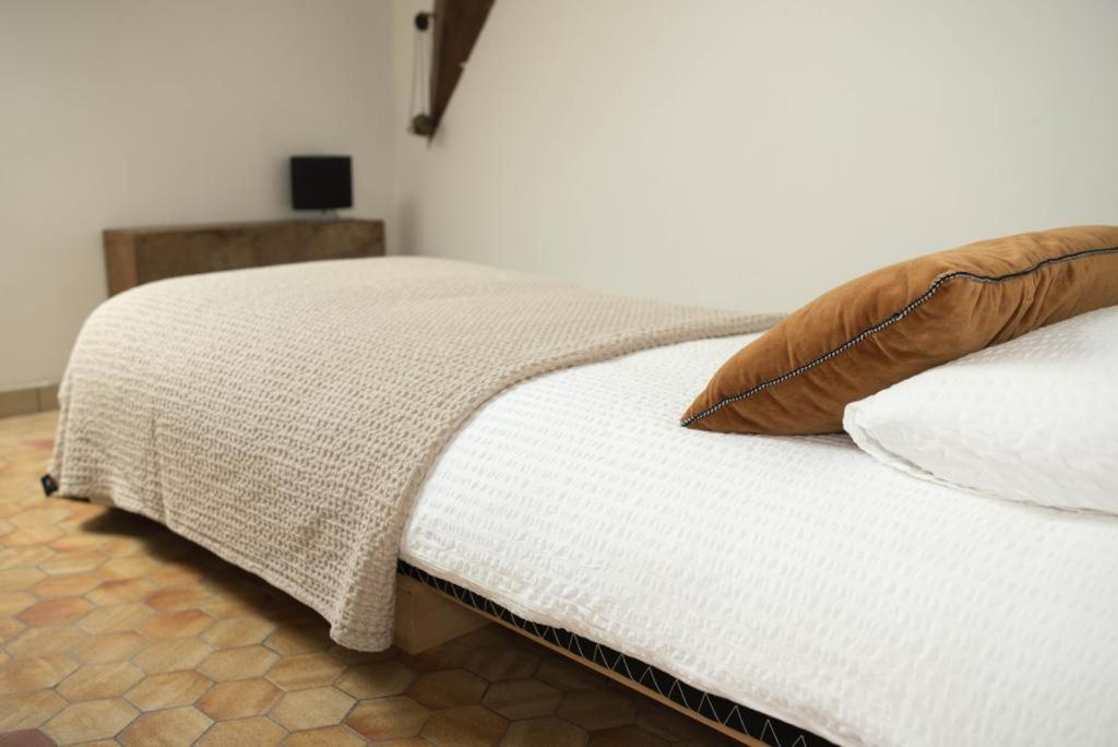 Maison D'Hotes La Doucelle Culture Et Bien-Etre Lignieres-Orgeres Eksteriør bilde